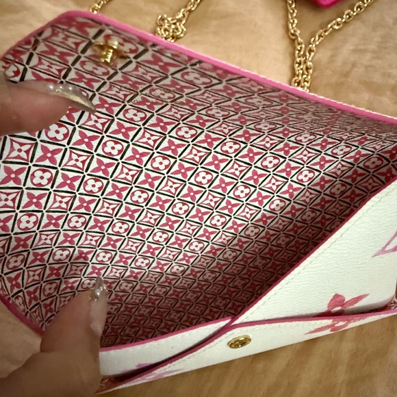 Louis Vuitton by the Pool 2.0 Kirigami Pochette Pouch Medium Pink Watercolor - Picture 3 of 8